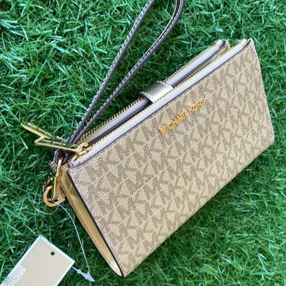 michael kors wristlet purse